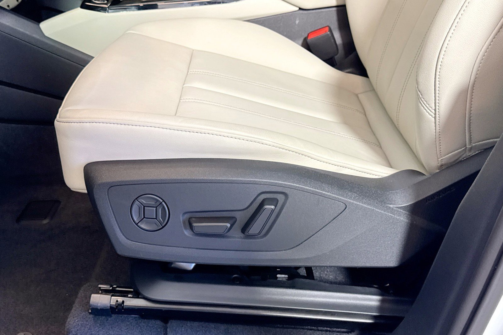 New 2025 Audi Q6 e-tron Premium image 16