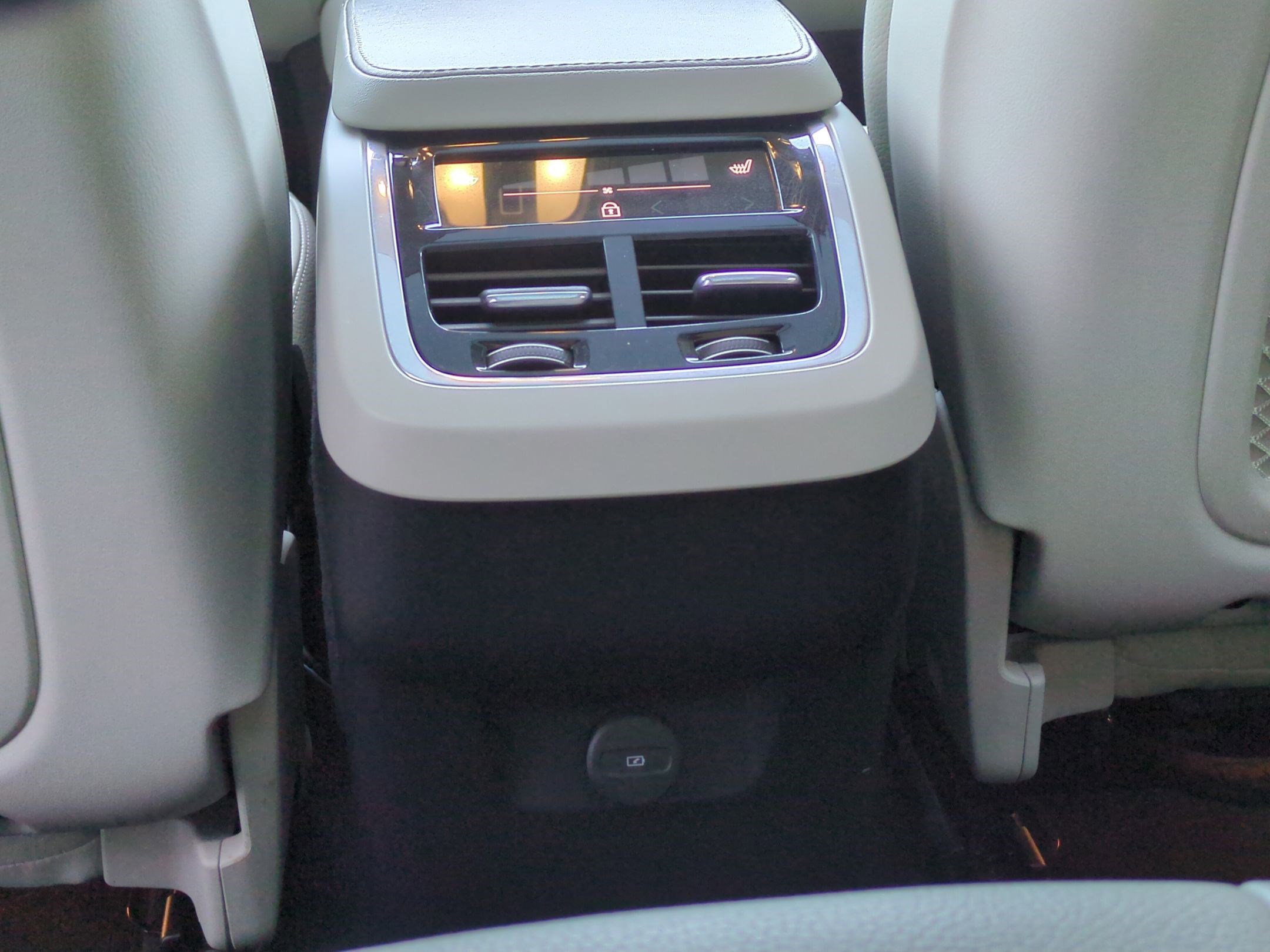 Used 2023 Volvo XC90 B5 Plus w/ Protection Package Premier image 25