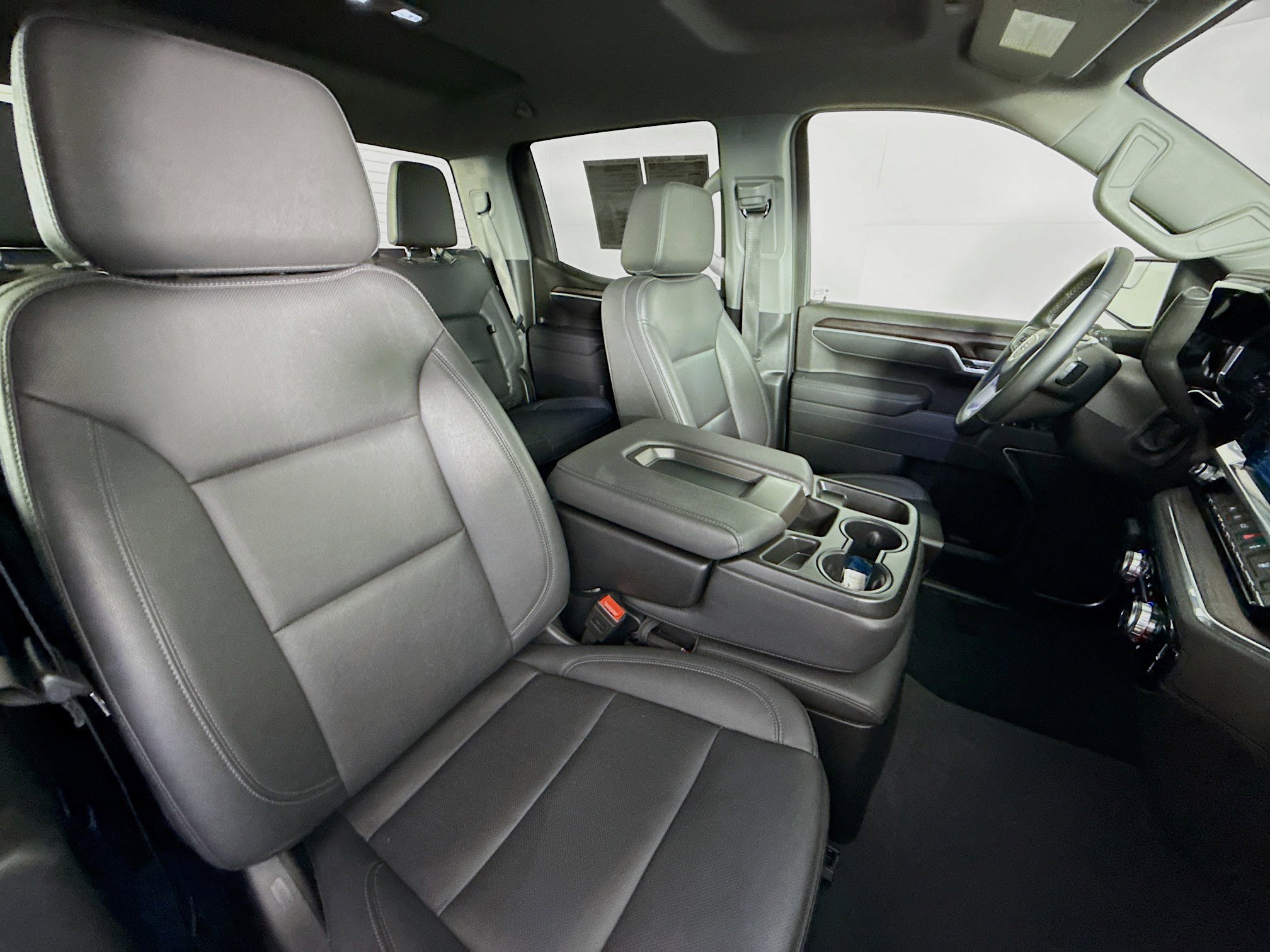 Used 2025 GMC Sierra 1500 SLT image 35