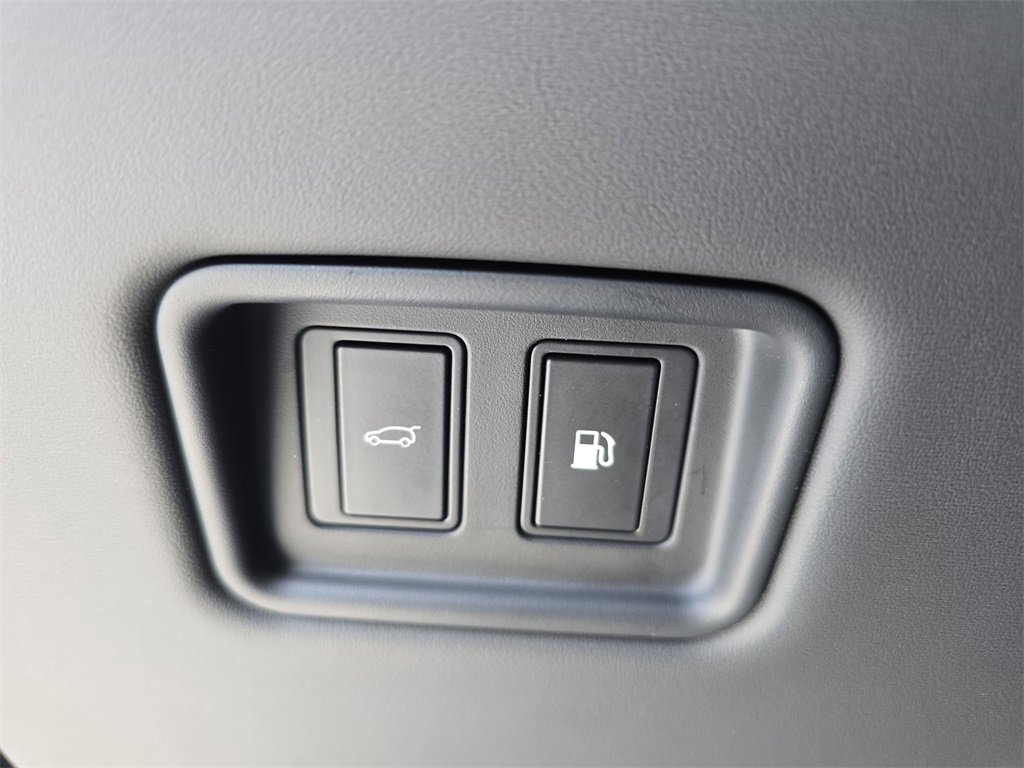 Certified 2025 Land Rover Range Rover SE image 27