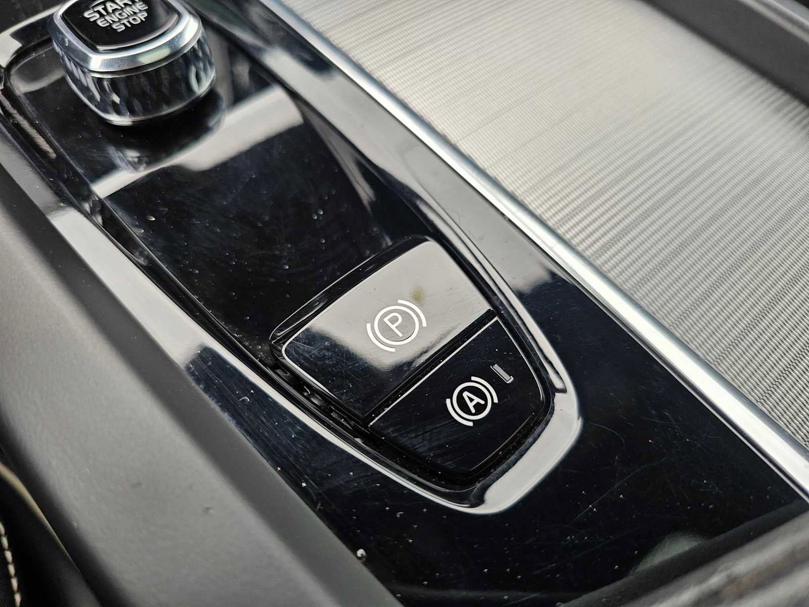 Used 2022 Volvo XC60 T8 R-Design w/ Advanced Package AWD/4WD image 36