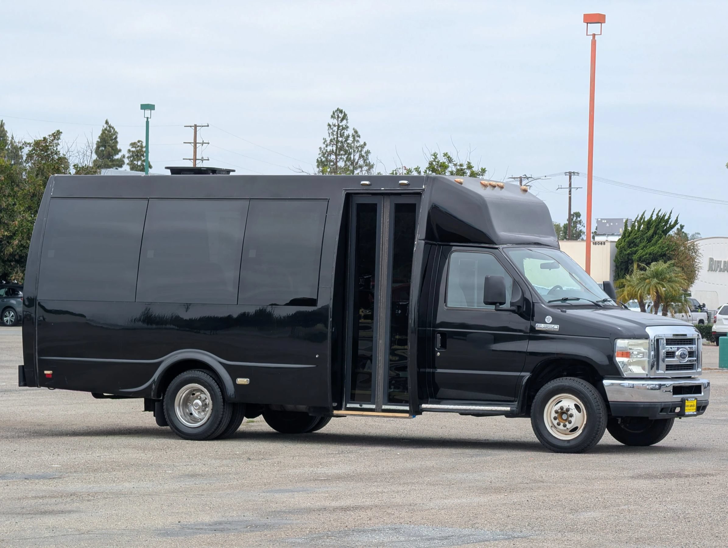 Used 2012 Ford E-350 and Econoline 350 Super Duty w/ Shuttle Bus Prep Pkg RWD image 1
