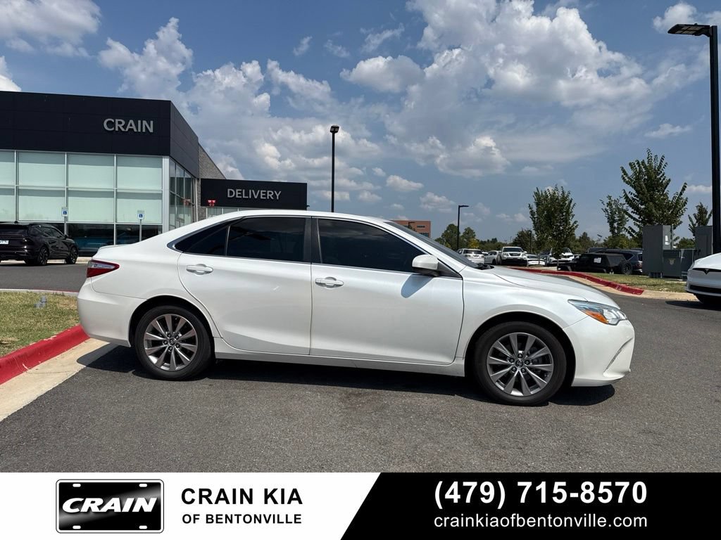 Used 2015 Toyota Camry XLE FWD image 2