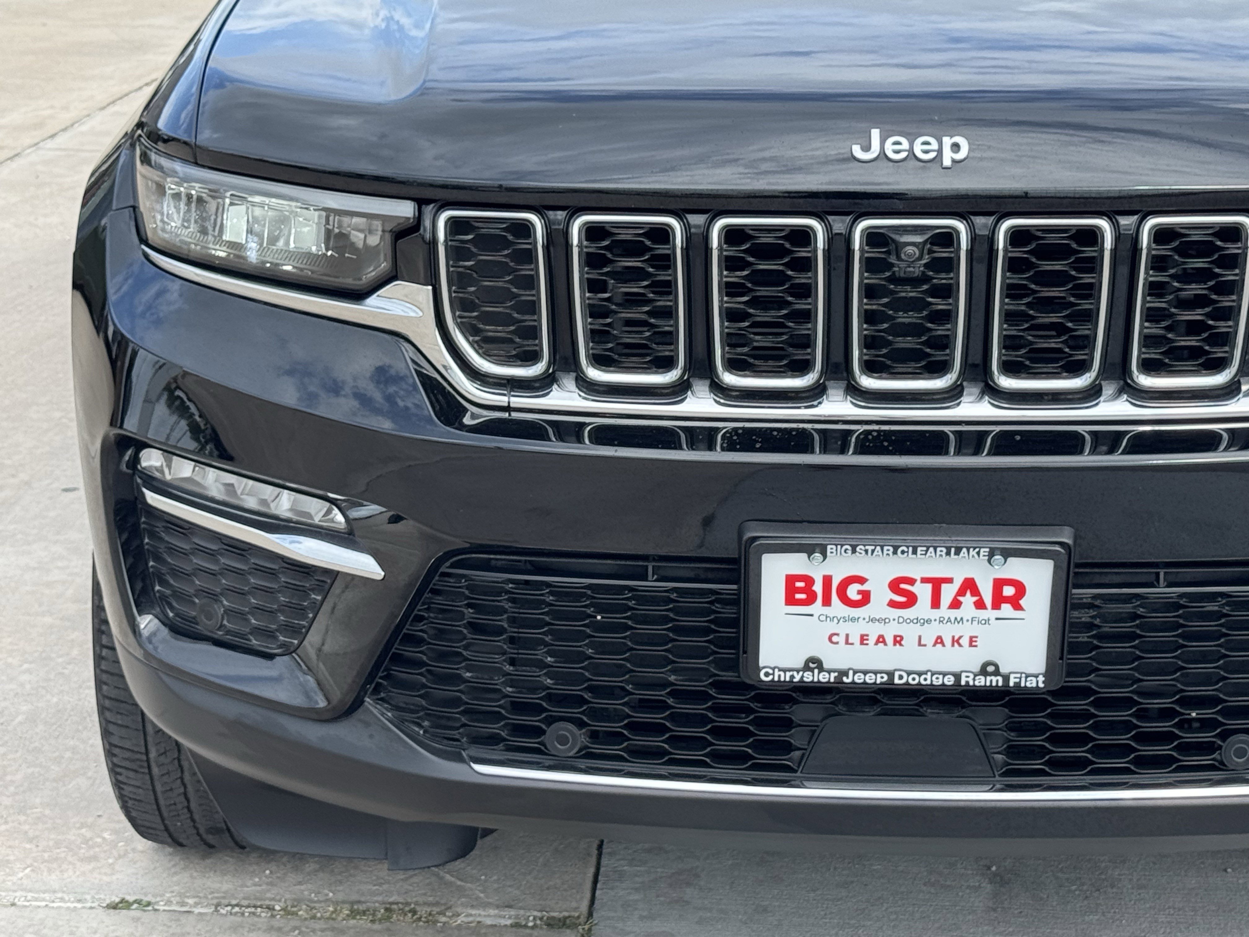 Used 2023 Jeep Grand Cherokee Limited w/ Luxury Tech Group II image 6