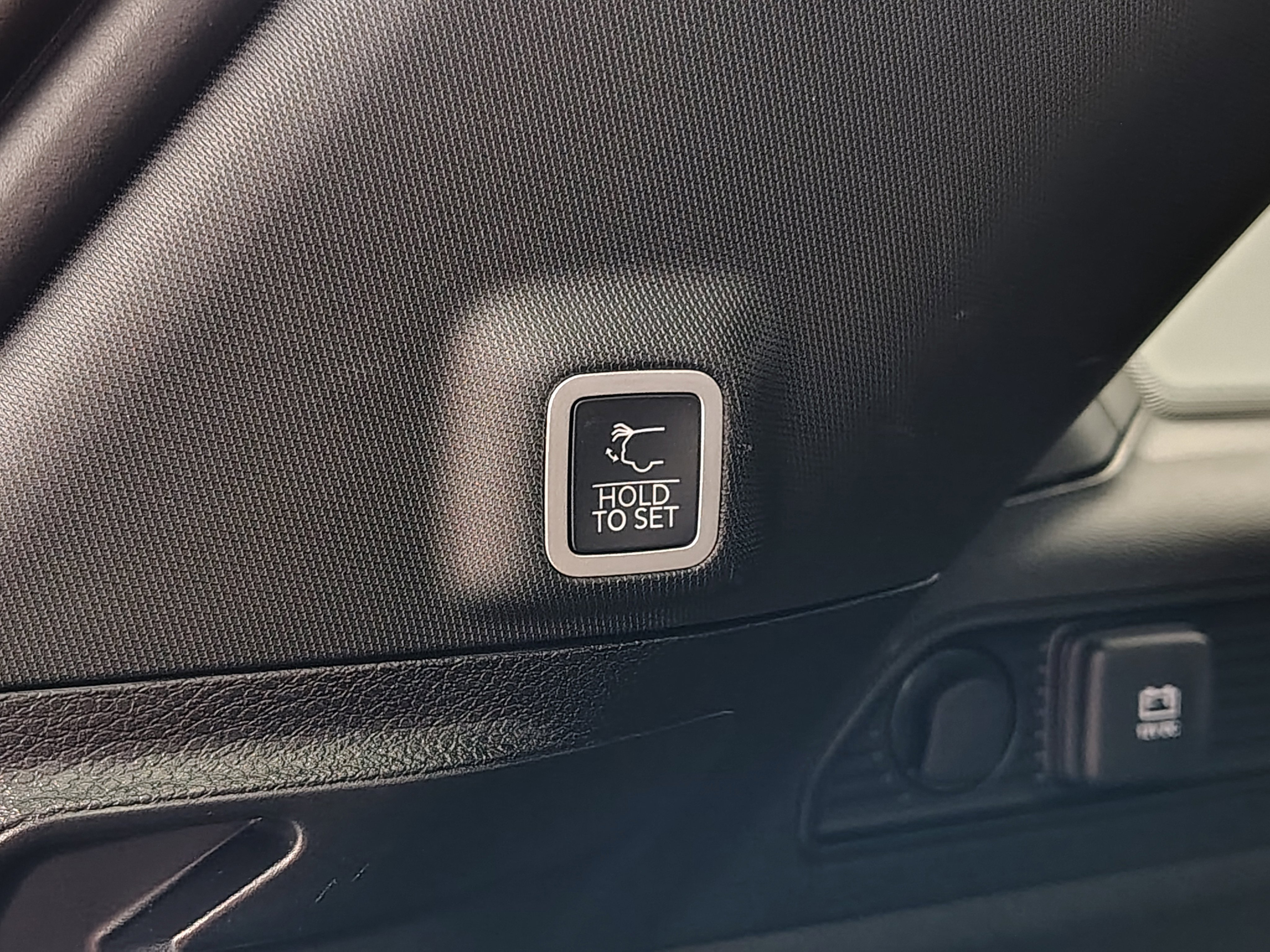 Used 2023 Jeep Grand Cherokee Altitude AWD/4WD image 18