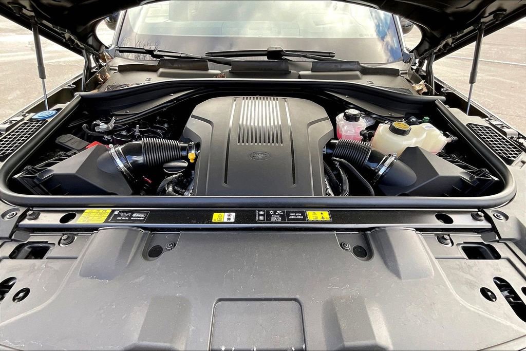 New 2025 Land Rover Range Rover Long Wheelbase SE image 12