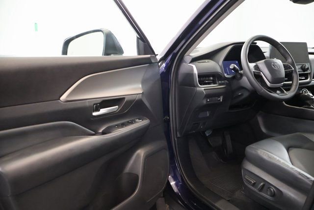Certified 2024 Toyota Grand Highlander XLE image 9