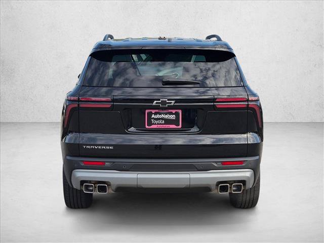 Used 2025 Chevrolet Traverse LT FWD image 7
