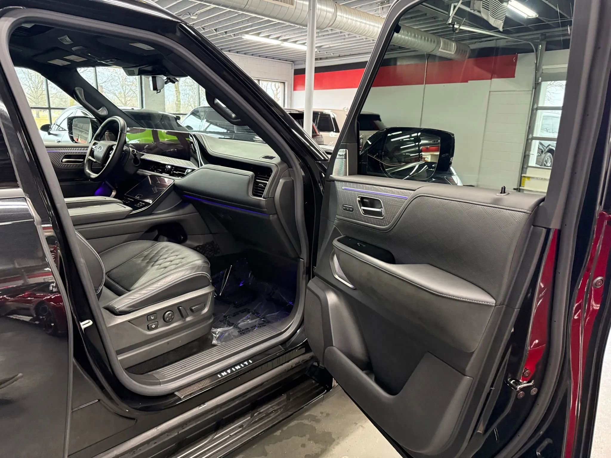 Used 2025 INFINITI QX80 Autograph w/ Premium Cargo Package image 22