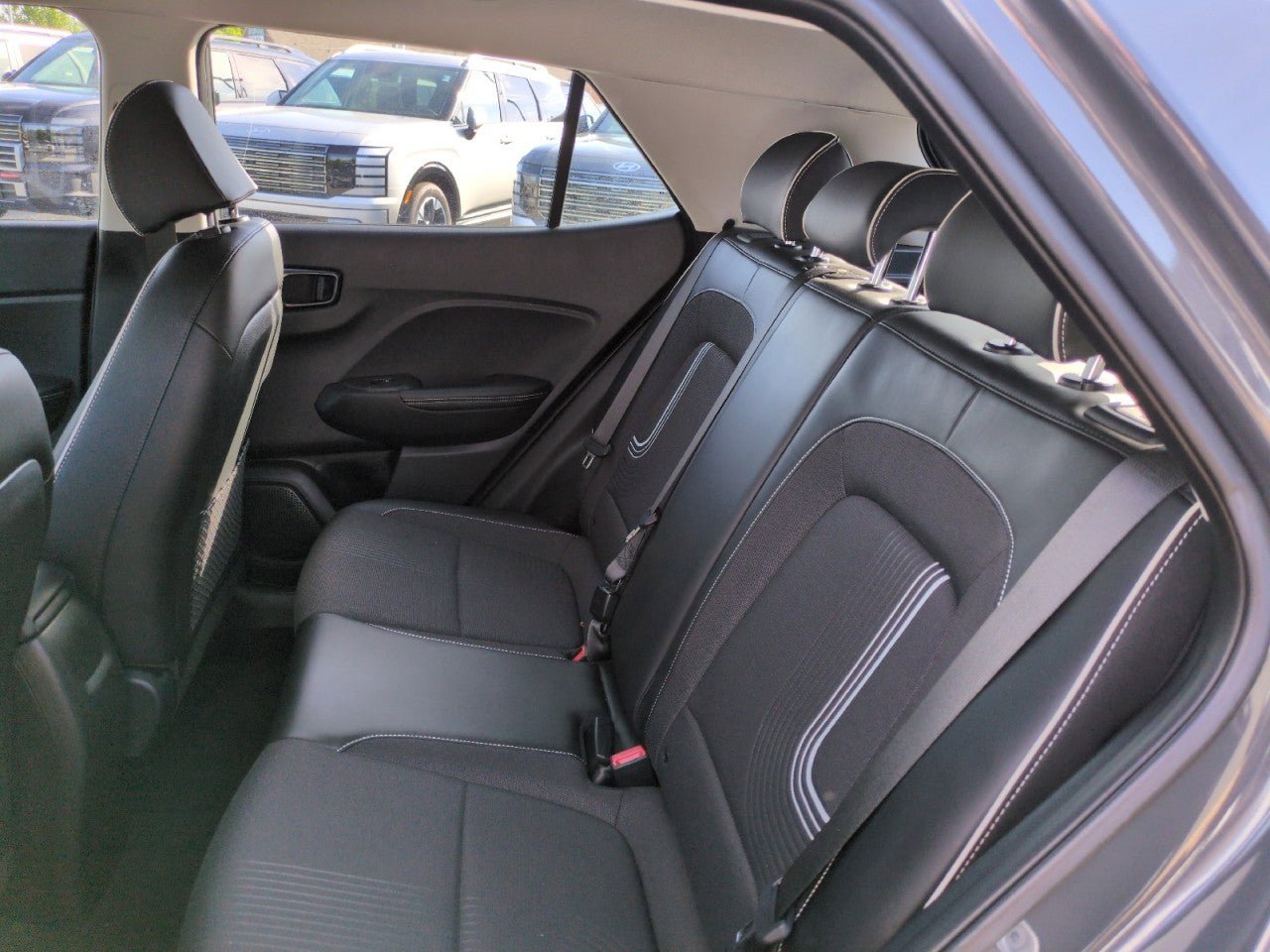 Used 2023 Hyundai Venue Limited w/ Cargo Package FWD image 33