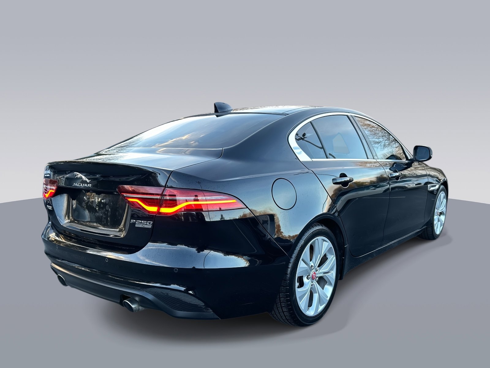 Used 2020 Jaguar XE S image 3