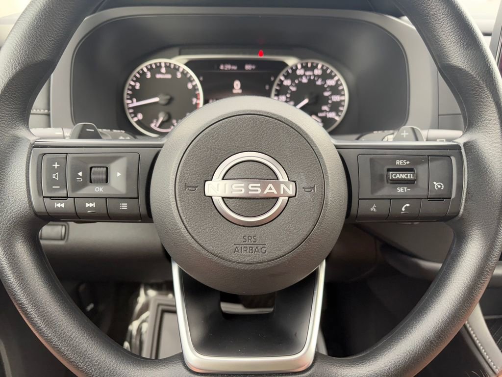 Used 2025 Nissan Pathfinder S image 11
