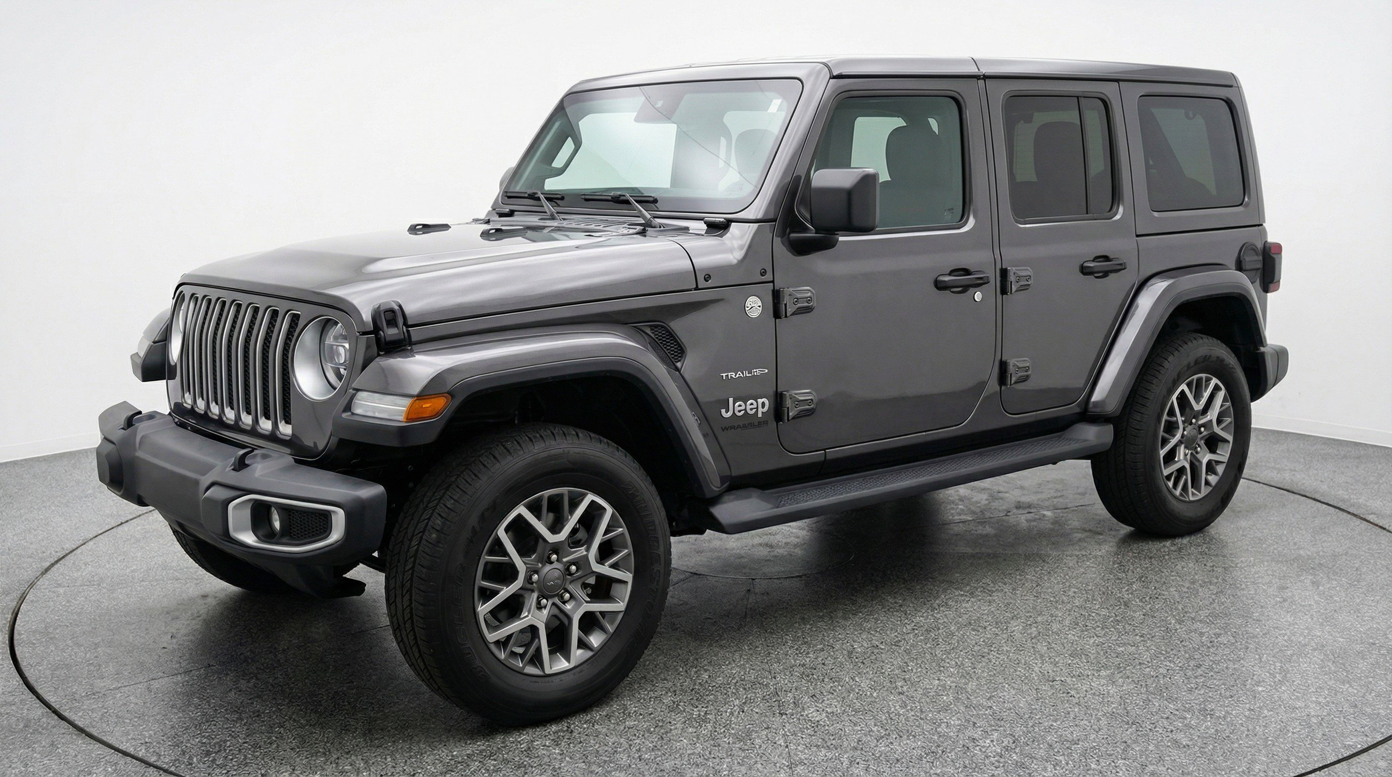 Used 2025 Jeep Wrangler Sahara image 3