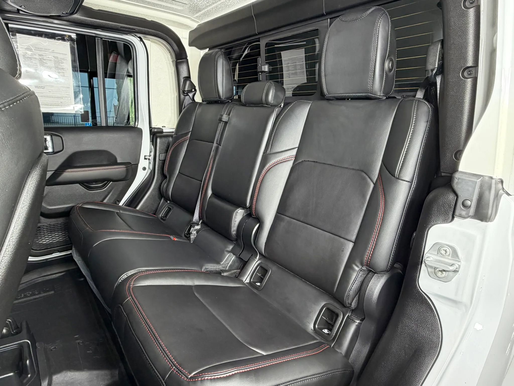 Used 2025 Jeep Gladiator Rubicon w/ Safety Group AWD/4WD image 19