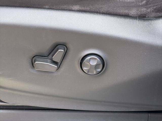 Used 2022 Chrysler Pacifica Touring-L FWD image 21