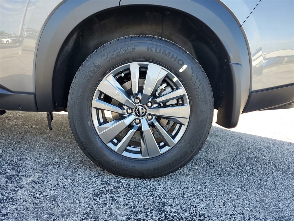 New 2025 Nissan Pathfinder SV image 5