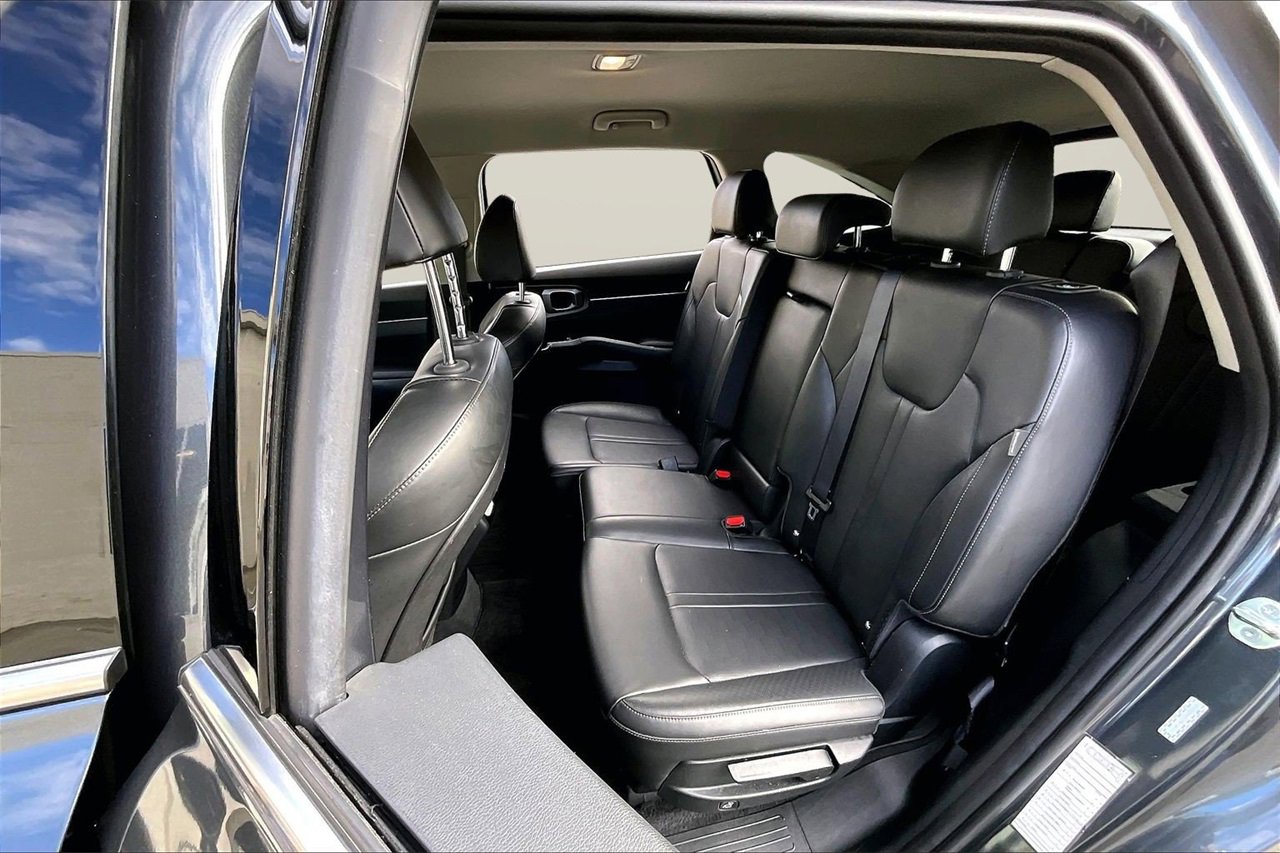 Used 2024 Kia Sorento S image 22