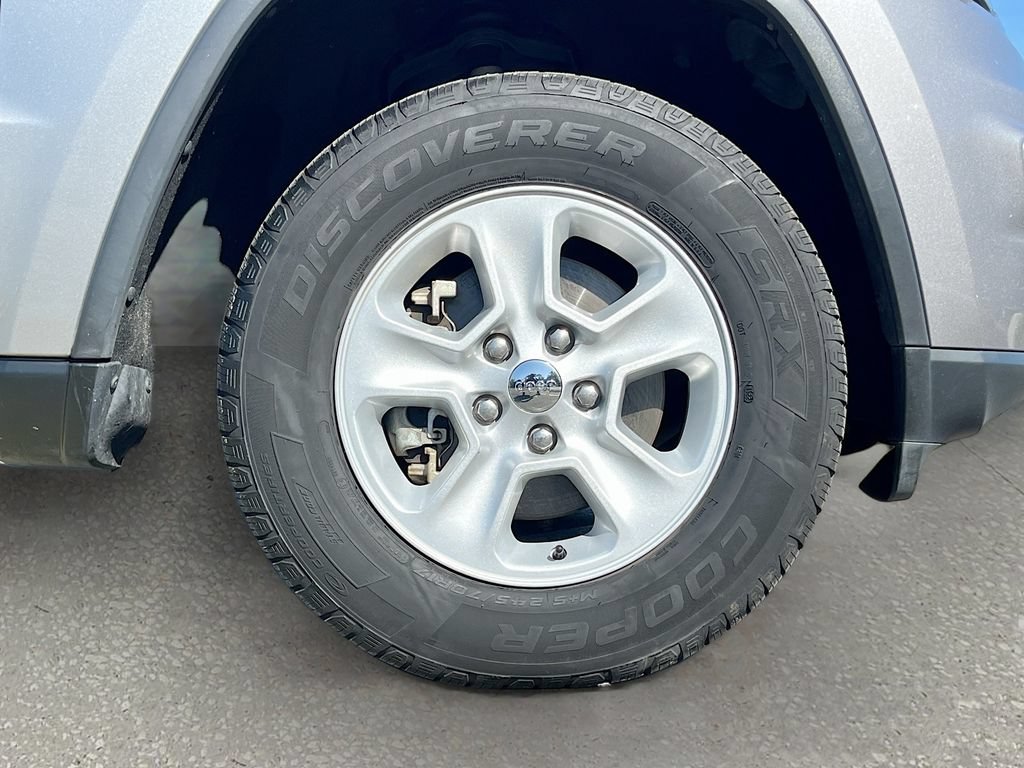 Certified 2017 Jeep Grand Cherokee Laredo AWD/4WD image 27