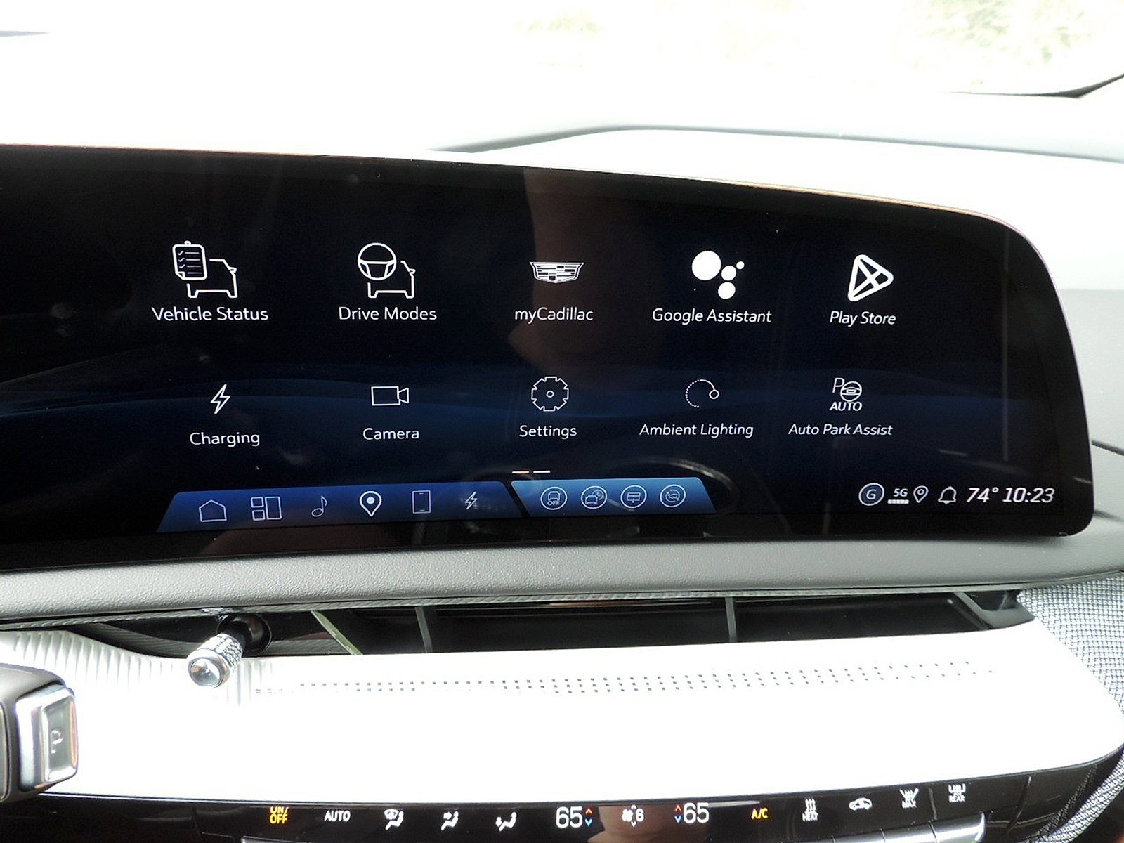 New 2026 Cadillac Optiq Luxury 2 AWD/4WD image 18