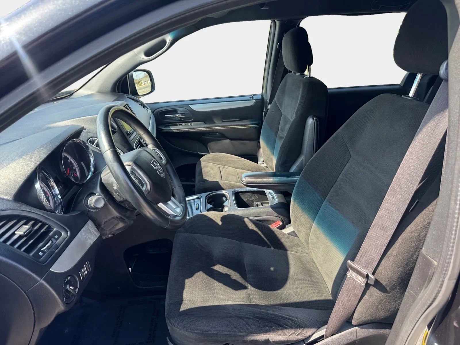 Used 2015 Dodge Grand Caravan SXT w/ Blacktop Package image 9