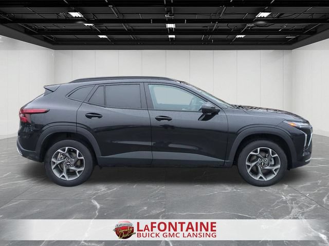 Used 2025 Chevrolet Trax LT FWD image 9