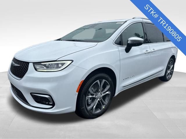 New 2026 Chrysler Pacifica Pinnacle image 3