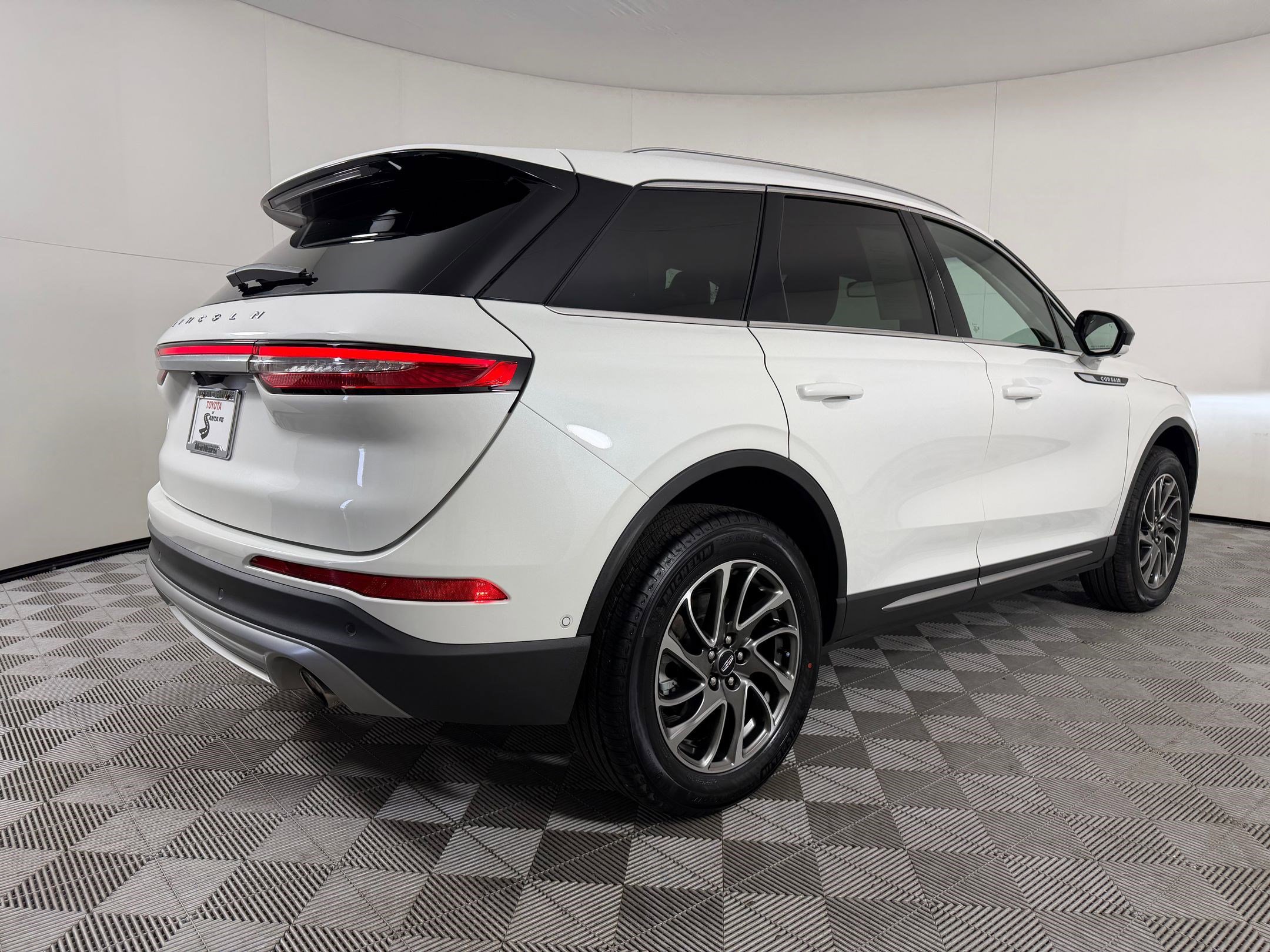 Used 2022 Lincoln Corsair AWD w/ Equipment Group 101A image 8
