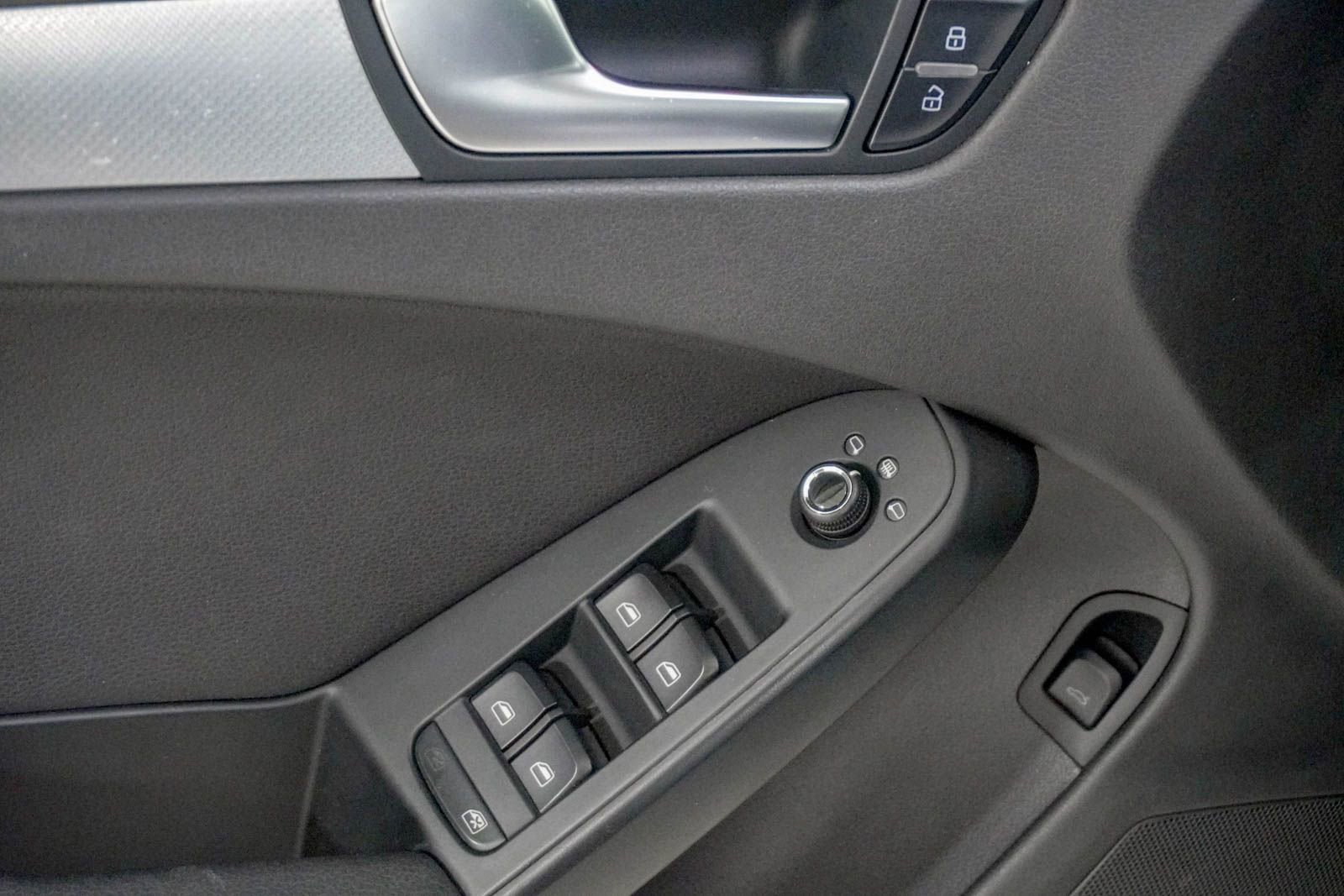 Used 2010 Audi A4 2.0T Premium image 16