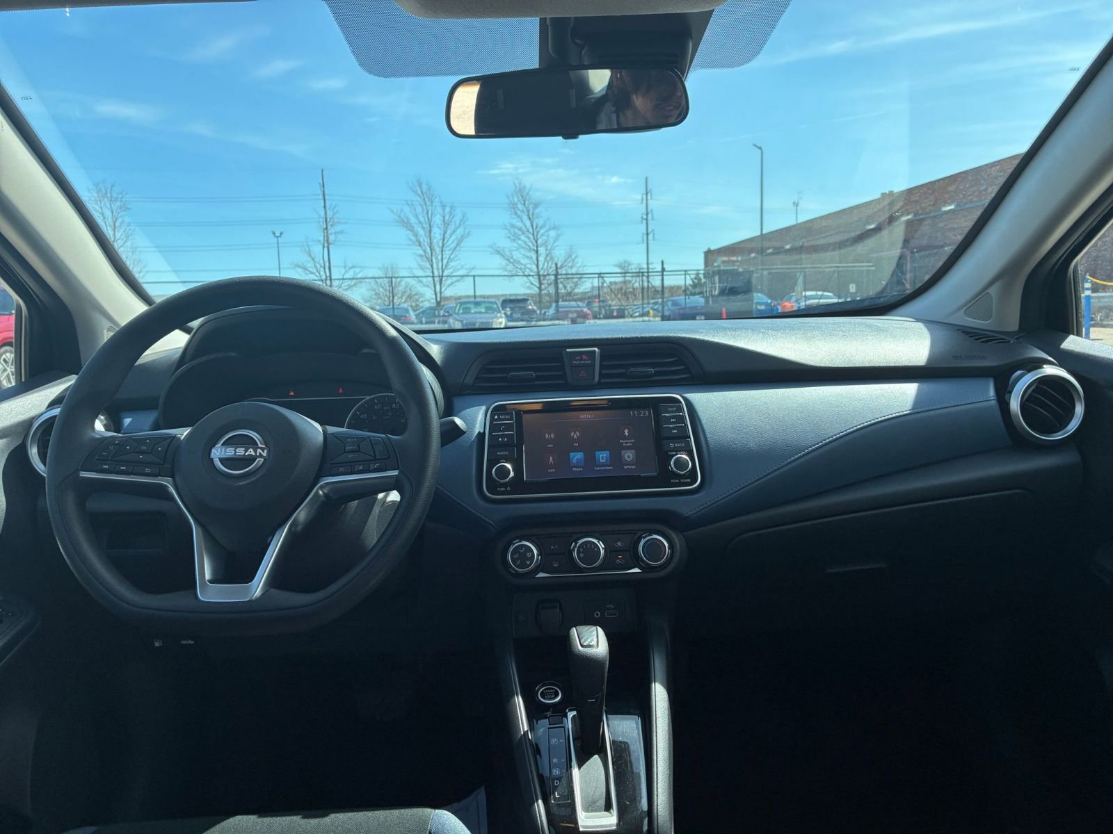 Used 2025 Nissan Versa SV image 31