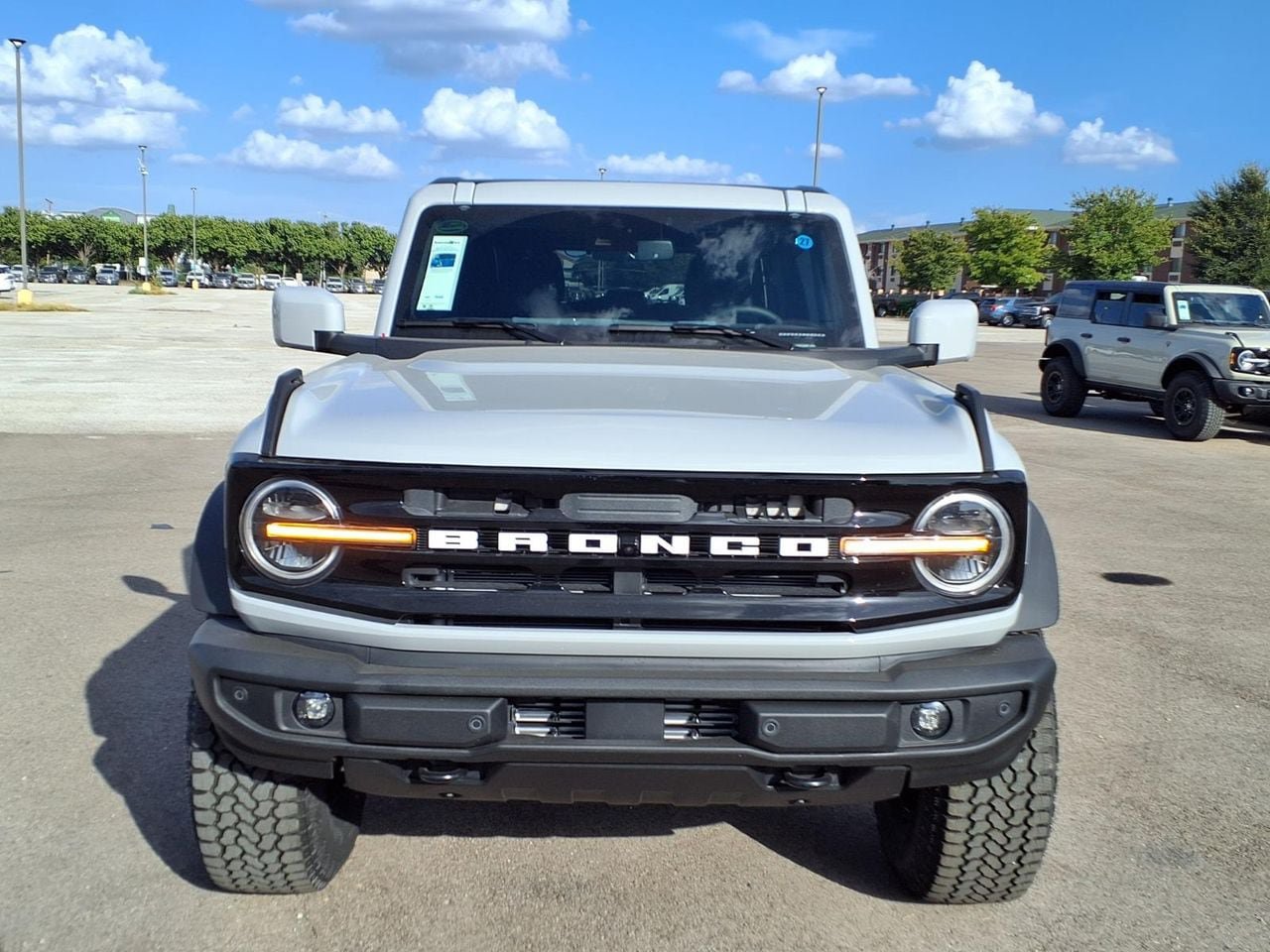 New 2026 Ford Bronco Outer Banks w/ Sasquatch Package AWD/4WD image 2