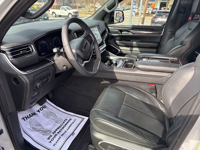 Used 2024 Jeep Wagoneer 4WD image 30