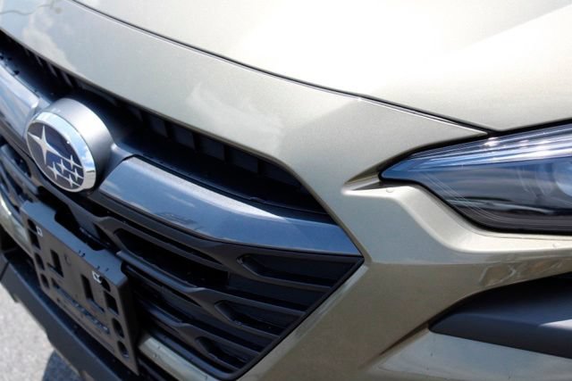 Used 2025 Subaru Outback Premium AWD/4WD image 13