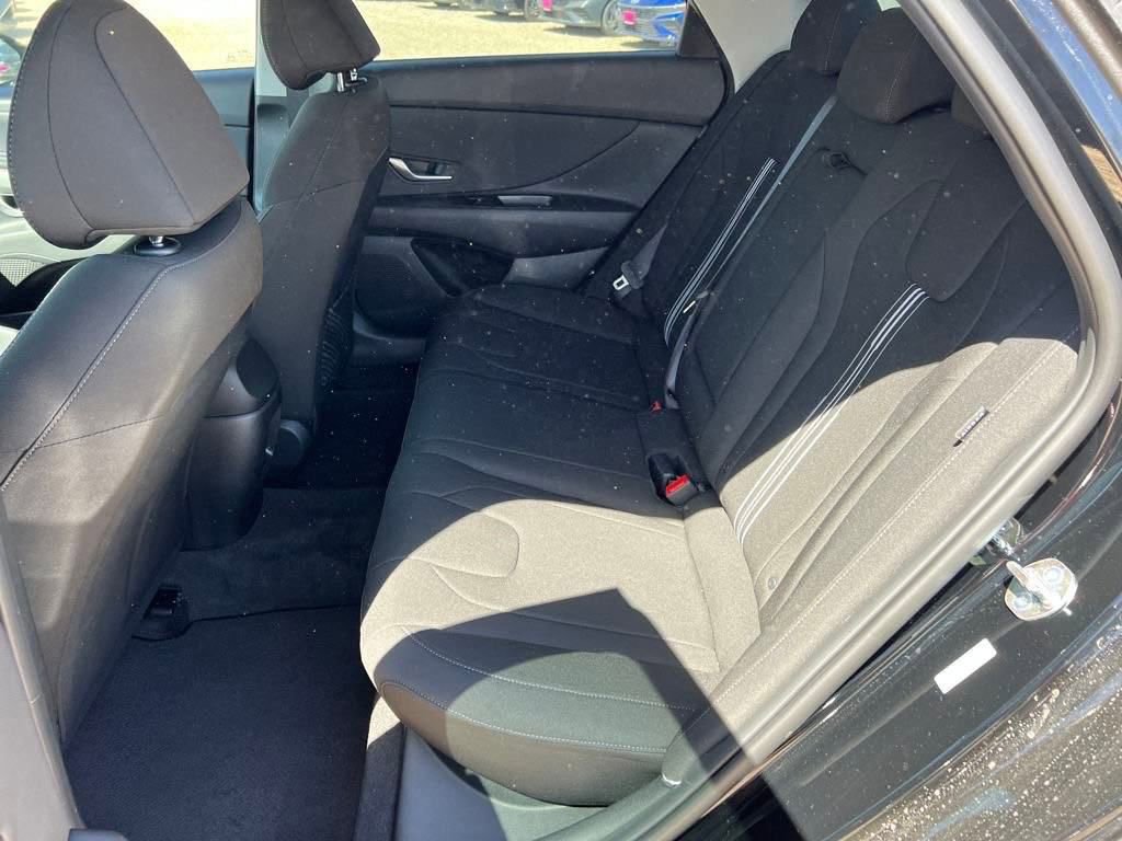 Used 2025 Hyundai Elantra Sport image 11