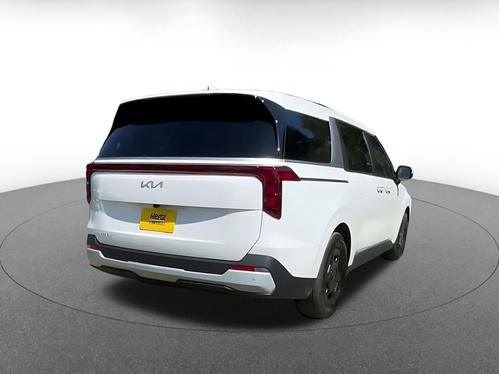 Used 2026 Kia Carnival FWD image 14