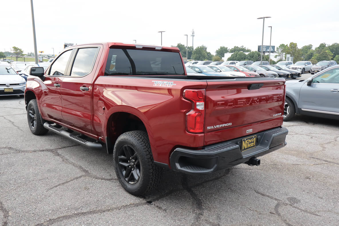 Used 2022 Chevrolet Silverado 1500 Custom Trail Boss AWD/4WD image 4