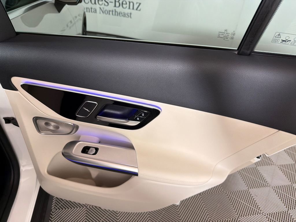 Used 2025 Mercedes-Benz GLC 300 image 17