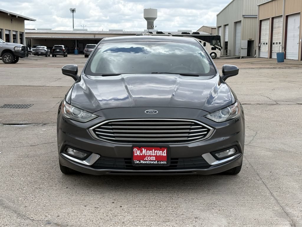 Used 2018 Ford Fusion SE w/ Equipment Group 201A FWD image 2