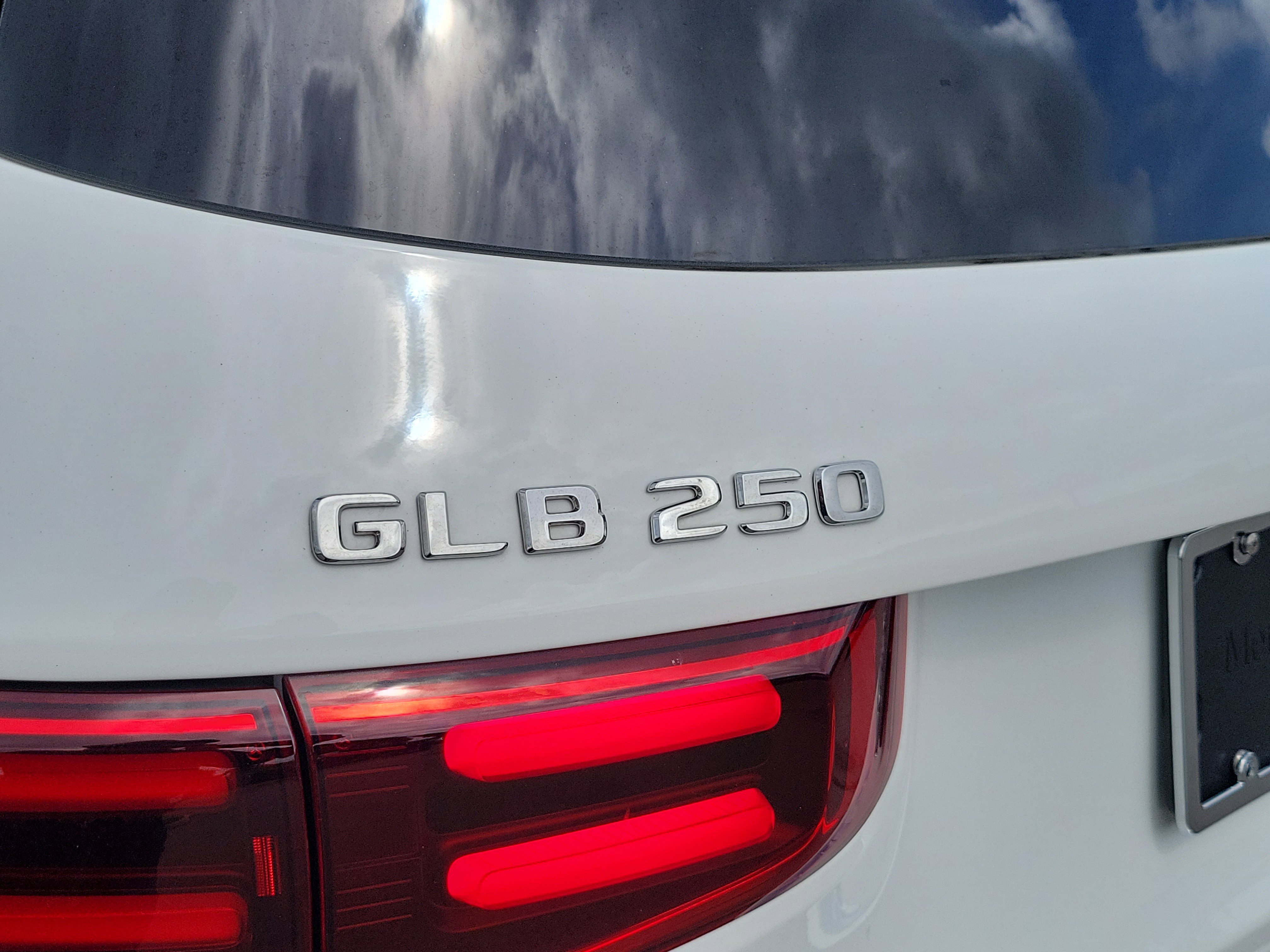 Used 2025 Mercedes-Benz GLB 250 image 30