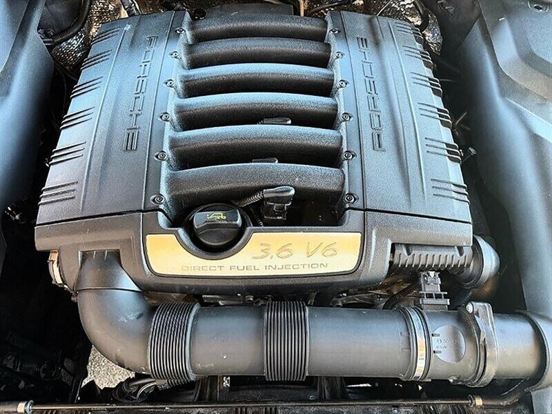 Used 2018 Porsche Cayenne Platinum Edition w/ Premium Package AWD/4WD image 4