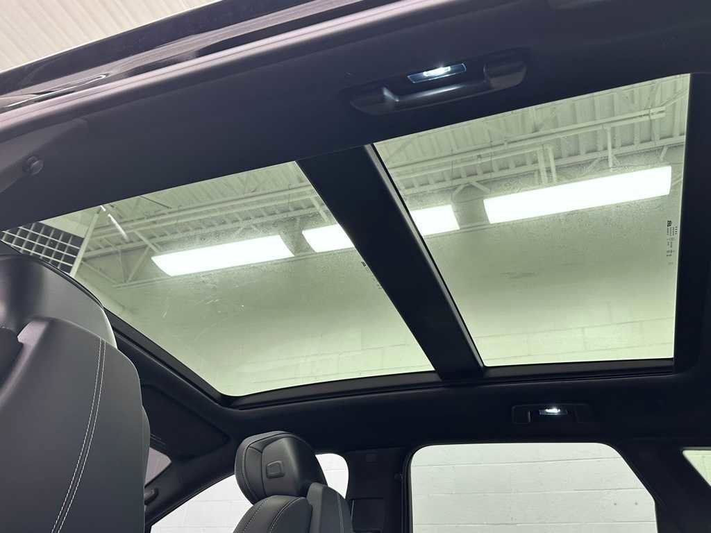 Used 2024 Cadillac Lyriq Luxury image 40