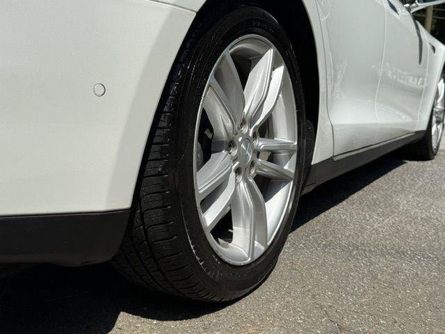 Used 2015 Tesla Model S 85 RWD image 33