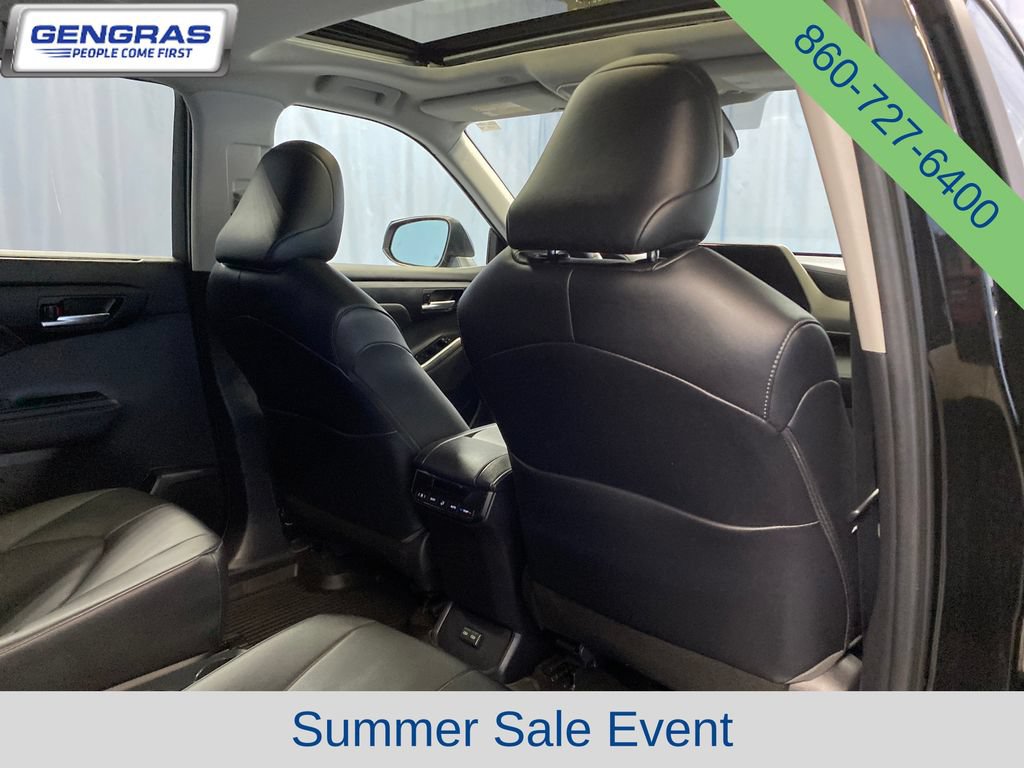 Used 2023 Toyota Highlander XLE AWD/4WD image 39