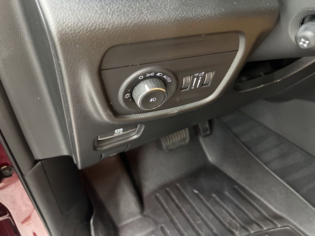 Used 2024 Jeep Grand Cherokee Summit w/ Luxury Tech Group V image 17