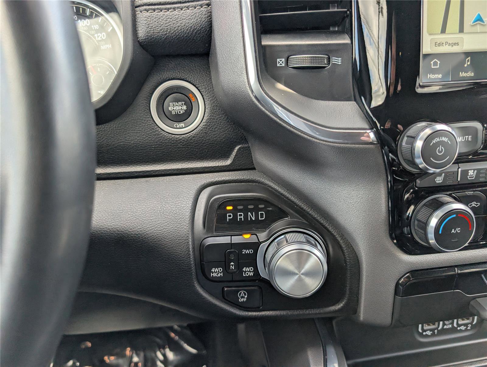 Used 2024 RAM 1500 Laramie AWD/4WD image 24
