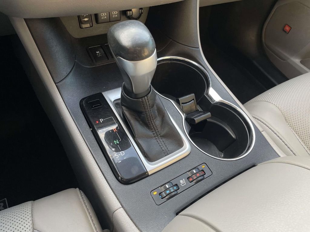 Used 2017 Toyota Highlander Limited image 24