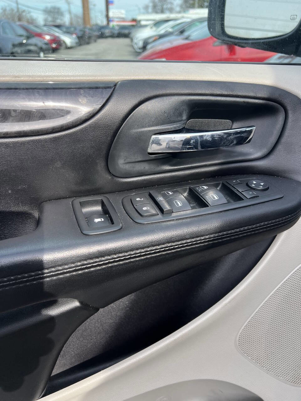 Used 2013 Dodge Grand Caravan SXT image 11