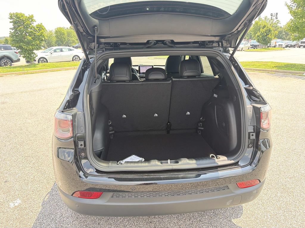 New 2026 Jeep Compass Limited w/ Sun, Sound & Navigation Group AWD/4WD image 28