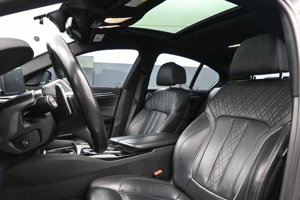 Used 2020 BMW M550i xDrive image 3