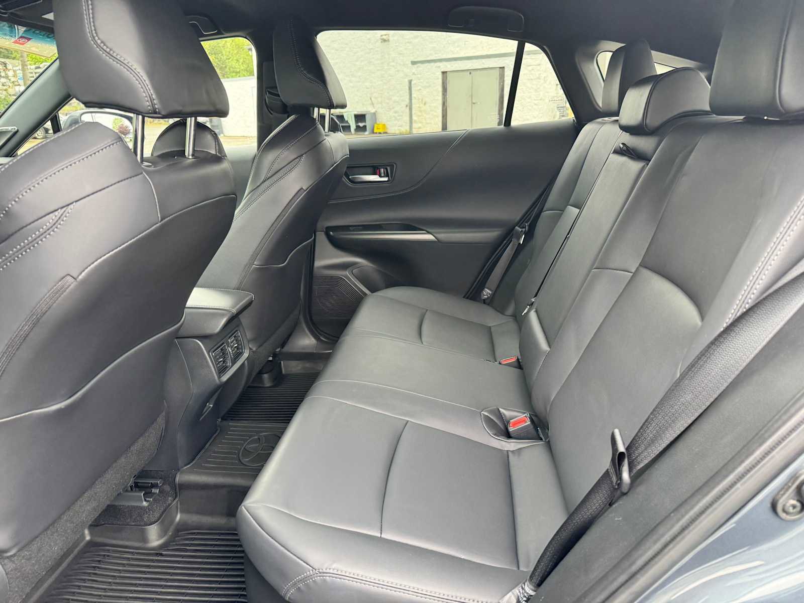 Certified 2024 Toyota Venza XLE AWD/4WD image 17