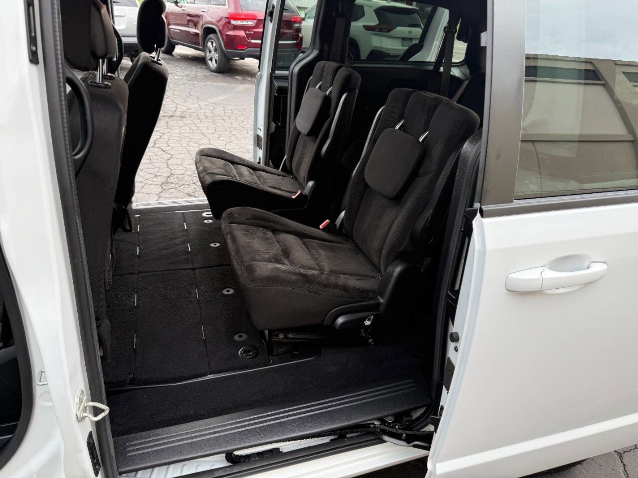 Used 2020 Dodge Grand Caravan SE FWD image 13